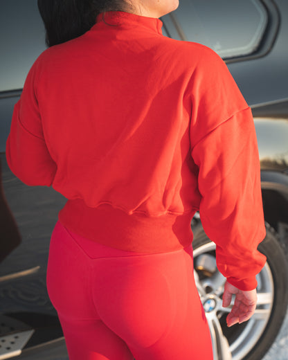 Löysät hihat ja lyhyt hoodie